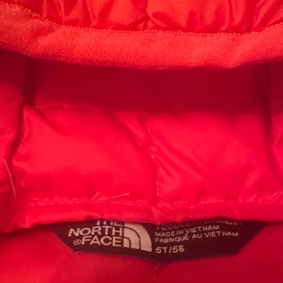 The North Face Kids Red Puffer Jacket - Picture 4 of 5